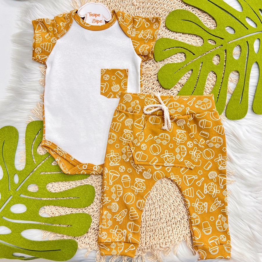 Conj. Body Manga Curta e Calça Helicópteros - Caramelo e Off White
